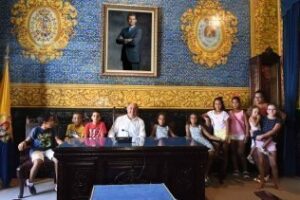 Los niños saharuis vuelven a su país luego de disfrutar del programa Vacaciones en paz"