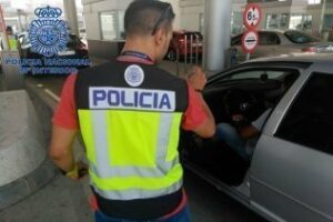 Las autoridades detienen a un marroquí quien tenía una orden de detención por tráfico de drogas