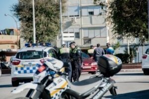 La Policía Local intercepta a un menor fugado de un centro de Algeciras que intentó acceder a un garaje
