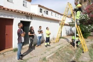 Siguen los trabajos de mejora de iluminación en las inmediaciones del colegio San García