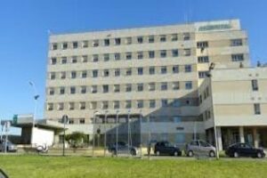 La Junta reconoce la necesidad de asentar plantillas sanitarias en el Campo de Gibraltar