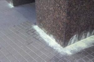 Las autoridades alertan sobre los riesgos de usar azufre en las calles de la ciudad