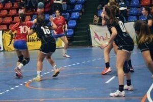 Los equipos juveniles y senior femeninos de balonmano comienzan la liga