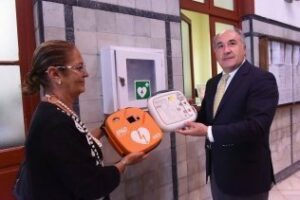 Comienza la instalación de desfibriladores en edificios municipales