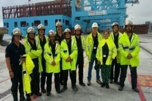 Los Bomberos del Campo de Gibraltar visitan el buque "Laberinto" atracado en el Puerto de Algeciras