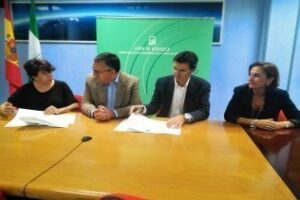 El Consorcio de Transporte y la UCA incentivan el uso del transporte público por parte del alumnado