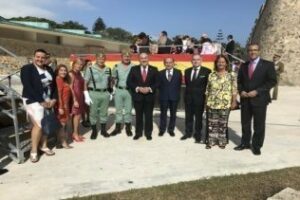 El Tercio Duque de Alba" de la Legión recibe la nueva bandera nacional