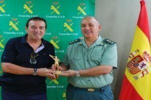 El colectivo de árbitros veteranos de Algeciras reconoce con afecto a la Guardia Civil