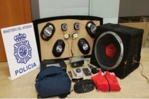 Detenidos en Algeciras dos individuos por robar en el interior de 52 vehículos