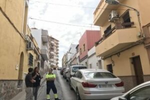 Inician los trabajos de mejora del alumbrado en la calle Almería a petición vecinal