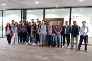 Alumnos del IES Almadraba reciben una charla informativa sobre autoempleo