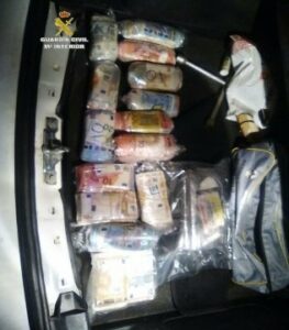Detenido en un control de alcoholemia por llevar 1 kilo de cocaína y 111.980 