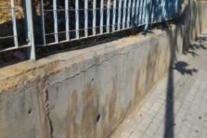 El PSOE alerta sobre el deterioro del cerramiento del polideportivo Ciudad de Algeciras