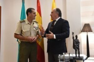 El nuevo jefe del Grupo de Artillería Antiaérea I/74 visita Algeciras