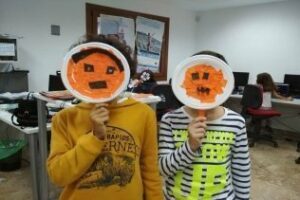 Actividades de ocio, creatividad y formación TIC en la Red Guadalinfo para pasar un Halloween de miedo"