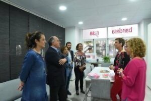 Inauguración de las nuevas instalaciones de la asociación Bandera rosa"
