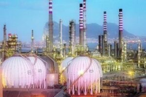 La refinería de Cepsa Gibraltar-San Roque sufre una fuga de benceno y piden medidas preventivas en la zona
