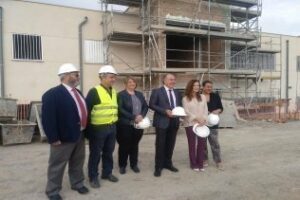 La delegada de Educación visita las obras de ampliación del CEIP Blanca de los Ríos de Algeciras