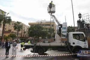 Siguen avanzando los trabajos de la Plaza Alta con el desmontaje de los faroles
