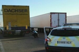 La Policía Portuaria intercepta dos inmigrantes