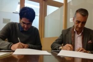 La APACG firma un convenio de colaboración para la alfabetización mediática de escolares