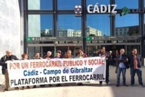 IU reclama al Gobierno que priorice la inversión en las líneas que usa el 90% de usuarios de tren