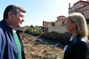 Emalgesa y Algesa limpian el cauce del Cachón en el Rinconcillo
