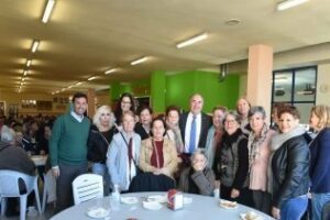 Landaluce saluda a los mayores del programa Vida Saludable" que han celebrado un desayuno navideño