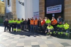 Los 11 trabajadores en huelga de hambre reciben el apoyo de los estibadores algecireños