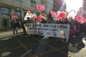 CGT en la manifestación por el empleo de Cádiz muestra su apoyo por los trabajadores de Algesa en huelga de hambre