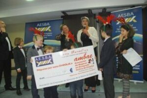 La AESBA dona 11.800 euros a la Asociación AMBAE