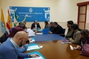 Los grupos municipales reconocen el trabajo de la Fundación Cruz Blanca y abogan por una pronta solución