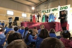 El colegio Nuestra Señora de los Milagros realiza su arrastre de latas anual