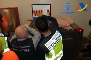 Detenido el mayor traficante de cocaína del norte de África e incautada una tonelada de droga oculta en piñas