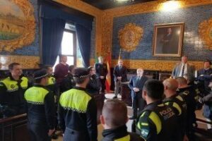 Los dos nuevos agentes de la Policía Local toman posesión de sus cargos en el Ayuntamiento