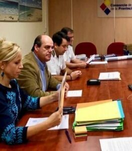 El Consorcio de Bomberos recibe suministros de chaquetas técnicas y cascos de intervención