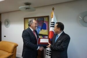 Algeciras reconoce la labor del embajador de Corea del Sur