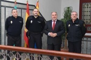 El alcalde recibe a los nuevos comisarios del Cuerpo Nacional de Policía en la ciudad