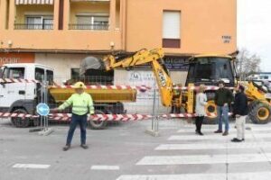 Tragsa y Endesa trabajan ya en el desvío en la obra del colector de la calle Jacinto Benavente
