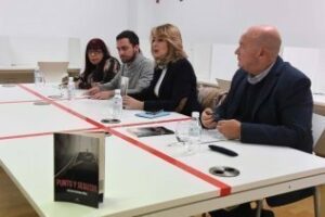 Presentado el poemario Punto y seguido" de Víctor Pertegal