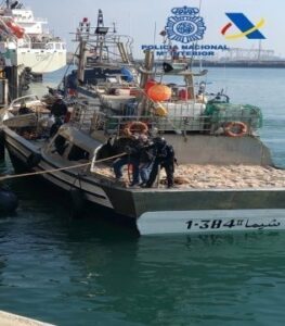 Intervenidas cerca de 12 toneladas de hachís en un barco nodriza interceptado en el Atlántico