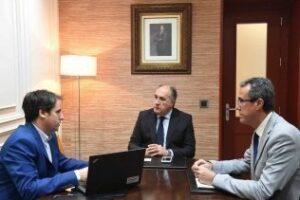 El alcalde se reúne con responsables de Orange para conocer sus proyectos para Algeciras