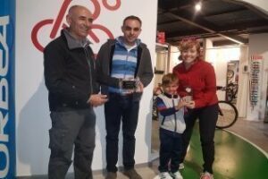 El Club Ciclista Andalucía Nature entrega premio a Diaz y Vega