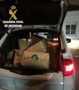 La Guardia Civil intervienen 480 kgrs de hachís en un vehículo sustraído en La Línea