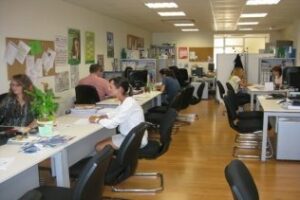 La colaboración entre Andalucía Emprende y MicroBank facilita 19 millones en microcréditos