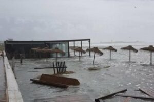 AGADEN pedirá una modificación de la ley de costas para que reorganice las ubicaciones de los chiringuitos