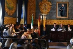 El Pleno aprueba los nombramientos de José Ojeda y José Luis Pavón como Hijos Adoptivos de Algeciras