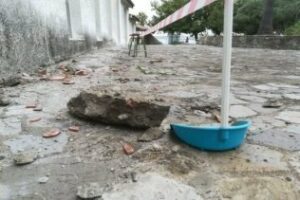 Acordonan varias zonas de la Escuela de Artes de Algeciras por el desprendimiento de escombros