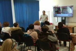 Pacientes del Aula de cáncer de mama de Algeciras participan en un taller sobre alimentación saludable