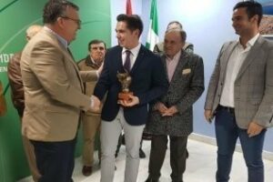 El novillero Corruco de Algeciras, V Trofeo Joven Promesa de las peñas taurinas campogibraltareñas